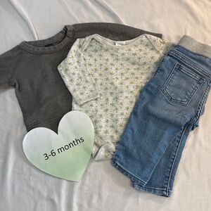 GAP - 3 piece set/outfit. Size 3-6 months